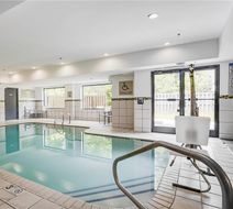 Country Inn & Suites Savannah Southside Pool