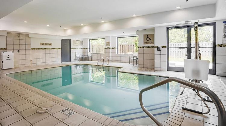 Country Inn & Suites Savannah Southside Pool