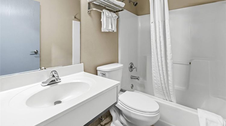 Rodeway Inn Rochester Webster Room