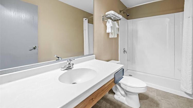 Rodeway Inn Rochester Webster Room