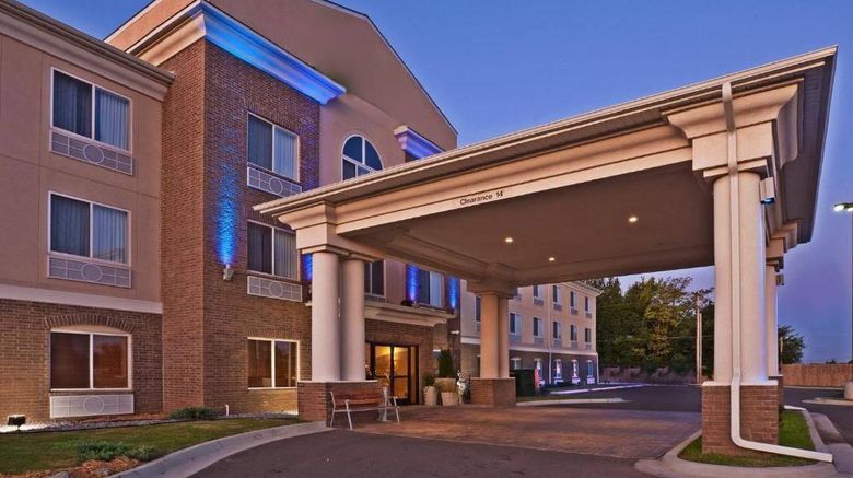 <b>Quality Inn & Suites Bethany Exterior</b>. Images powered by <a href="https://iceportal.shijigroup.com/" title="IcePortal" target="_blank">IcePortal</a>.