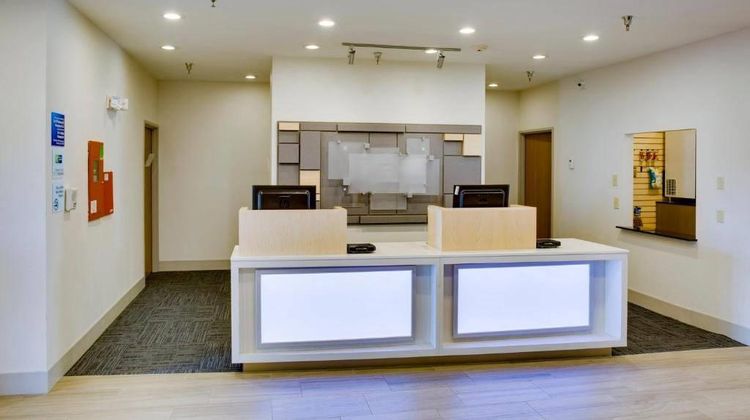 Quality Inn & Suites Bethany Lobby