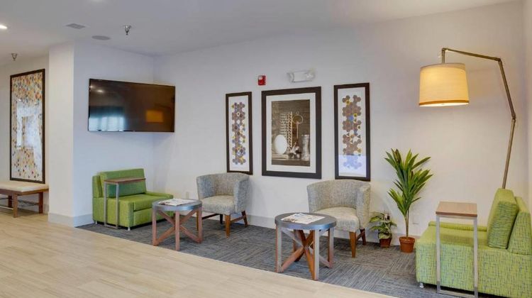 Quality Inn & Suites Bethany Lobby