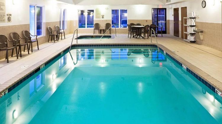 Quality Inn & Suites Bethany Pool