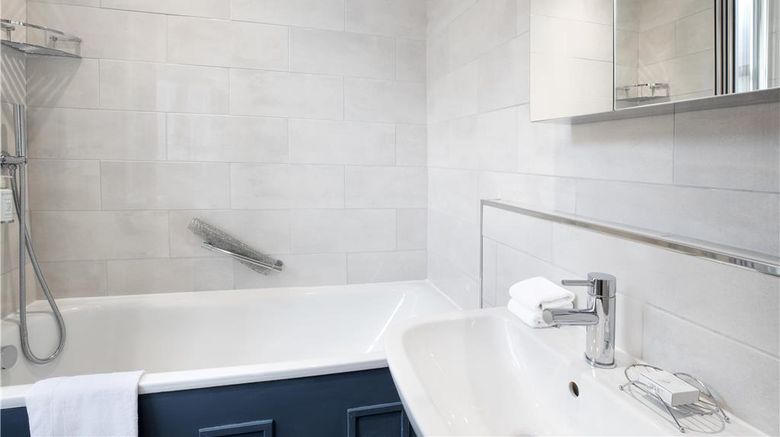 <b>Sloane Square Hotel Room</b>. Images powered by <a href="https://iceportal.shijigroup.com/" title="IcePortal" target="_blank">IcePortal</a>.