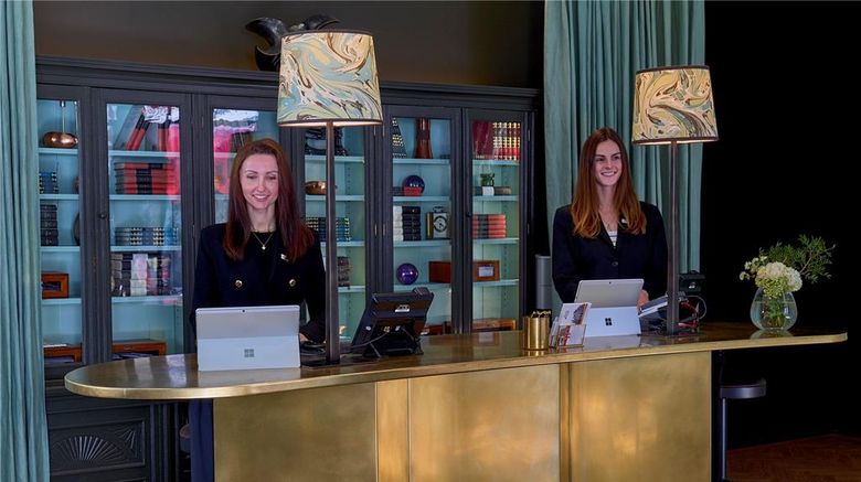 <b>Sloane Square Hotel Lobby</b>. Images powered by <a href="https://iceportal.shijigroup.com/" title="IcePortal" target="_blank">IcePortal</a>.