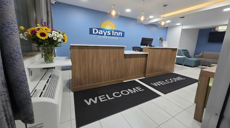 Days Inn by Wyndham Rock Springs Lobby