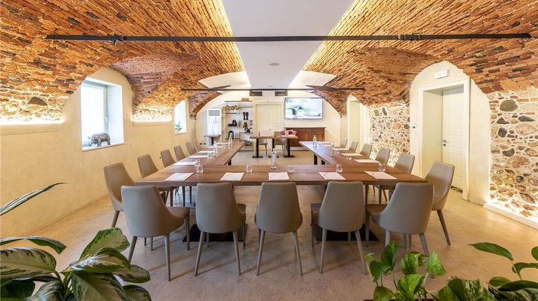 <b>Hotel Villa I Pini Meeting</b>. Images powered by <a href="https://iceportal.shijigroup.com/" title="IcePortal" target="_blank">IcePortal</a>.
