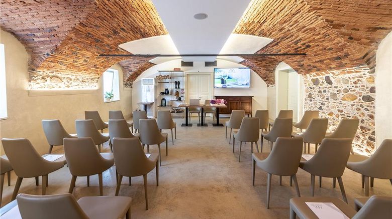 <b>Hotel Villa I Pini Meeting</b>. Images powered by <a href="https://iceportal.shijigroup.com/" title="IcePortal" target="_blank">IcePortal</a>.