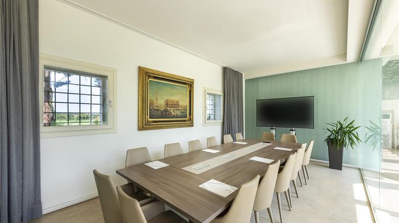 <b>Hotel Villa I Pini Meeting</b>. Images powered by <a href="https://iceportal.shijigroup.com/" title="IcePortal" target="_blank">IcePortal</a>.