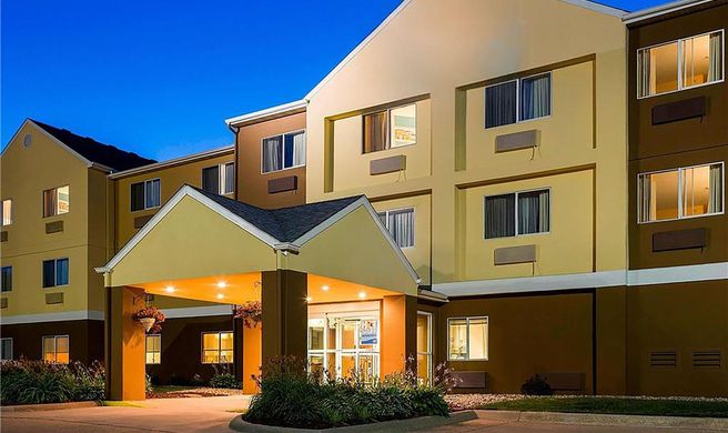 Wingate by Wyndham Oshkosh Exterior