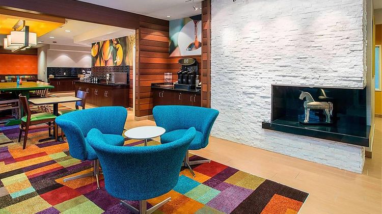 Wingate by Wyndham Oshkosh Lobby