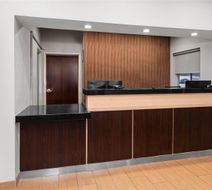 Wingate by Wyndham Oshkosh Lobby