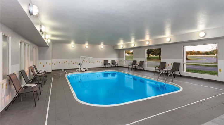 Wingate by Wyndham Oshkosh Pool