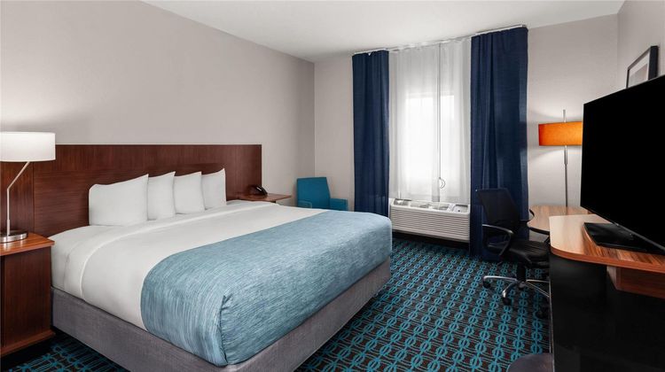 Wingate by Wyndham Oshkosh Room