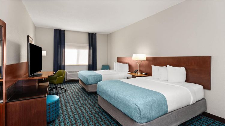 Wingate by Wyndham Oshkosh Room