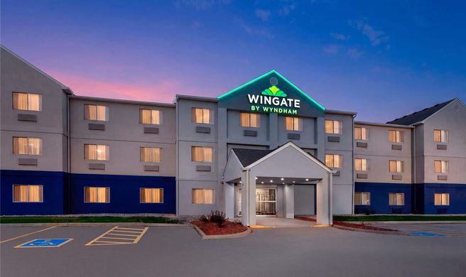 Wingate by Wyndham Oshkosh Exterior
