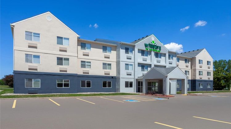 Wingate by Wyndham Oshkosh Exterior