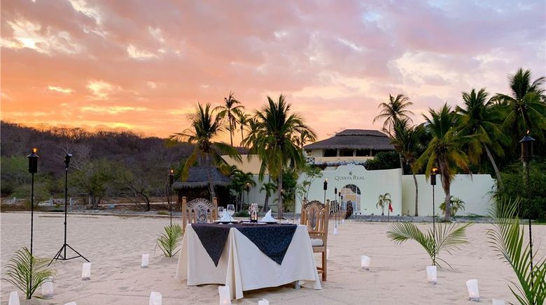 <b>Quinta Real Huatulco Restaurant</b>. Images powered by <a href="https://iceportal.shijigroup.com/" title="IcePortal" target="_blank">IcePortal</a>.