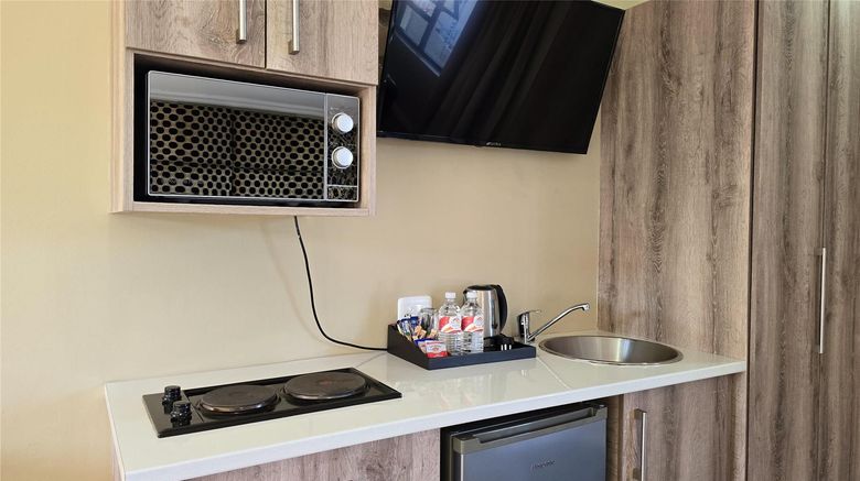 <b>Sunset Accommodations East London Room</b>. Images powered by <a href="https://iceportal.shijigroup.com/" title="IcePortal" target="_blank">IcePortal</a>.