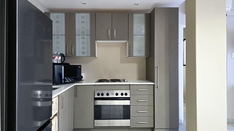 <b>Sunset Accommodations East London Room</b>. Images powered by <a href="https://iceportal.shijigroup.com/" title="IcePortal" target="_blank">IcePortal</a>.