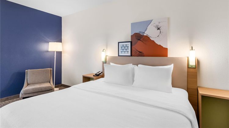Spark by Hilton Dayton Fairborn Room
