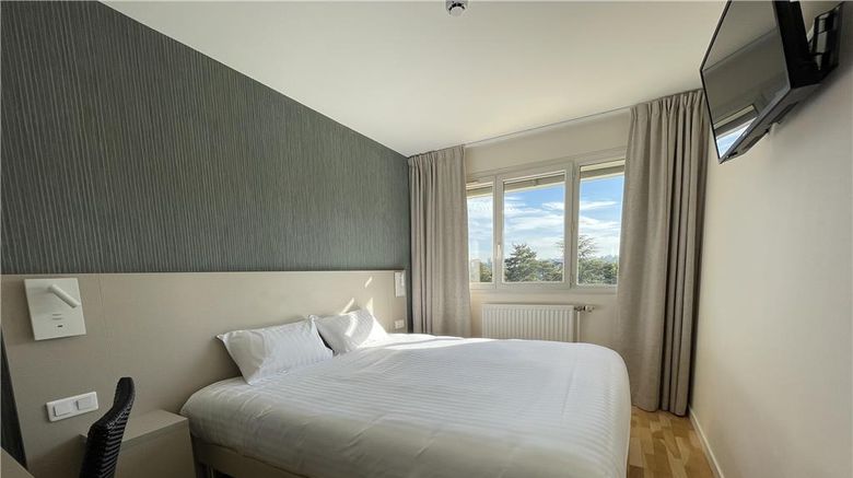 <b>Valpre Hotel Room</b>. Images powered by <a href="https://iceportal.shijigroup.com/" title="IcePortal" target="_blank">IcePortal</a>.