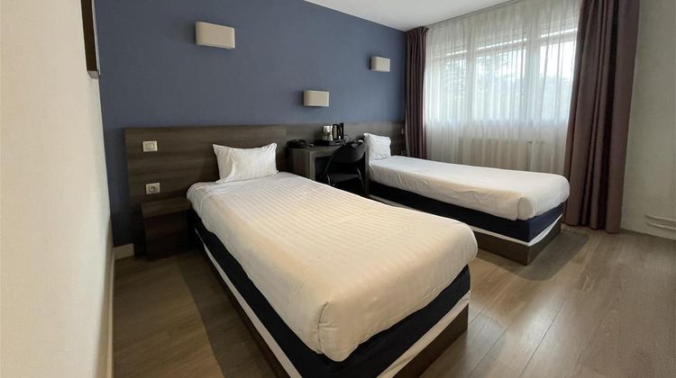 Valpre Hotel Room