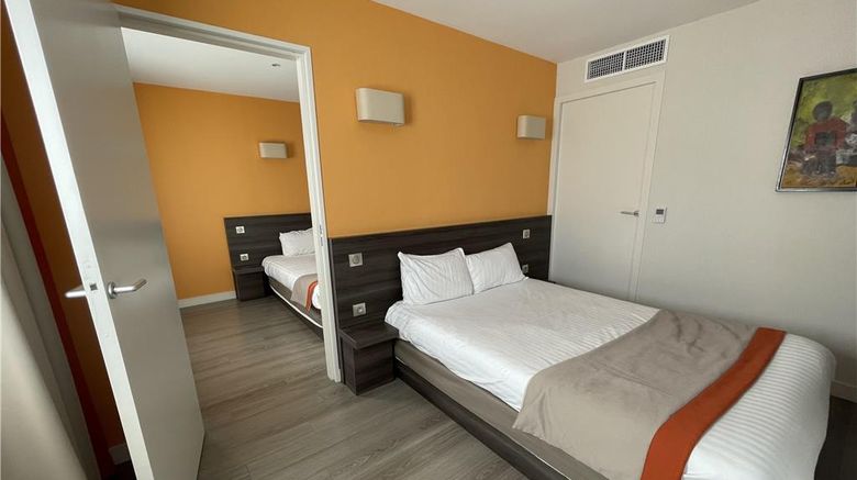 <b>Valpre Hotel Suite</b>. Images powered by <a href="https://iceportal.shijigroup.com/" title="IcePortal" target="_blank">IcePortal</a>.