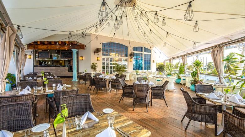 <b>Sunscape Cancun Resort & Spa Restaurant</b>. Images powered by <a href="https://iceportal.shijigroup.com/" title="IcePortal" target="_blank">IcePortal</a>.