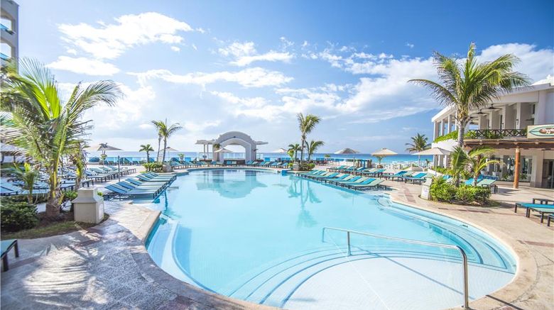 <b>Sunscape Cancun Resort & Spa Pool</b>. Images powered by <a href="https://iceportal.shijigroup.com/" title="IcePortal" target="_blank">IcePortal</a>.