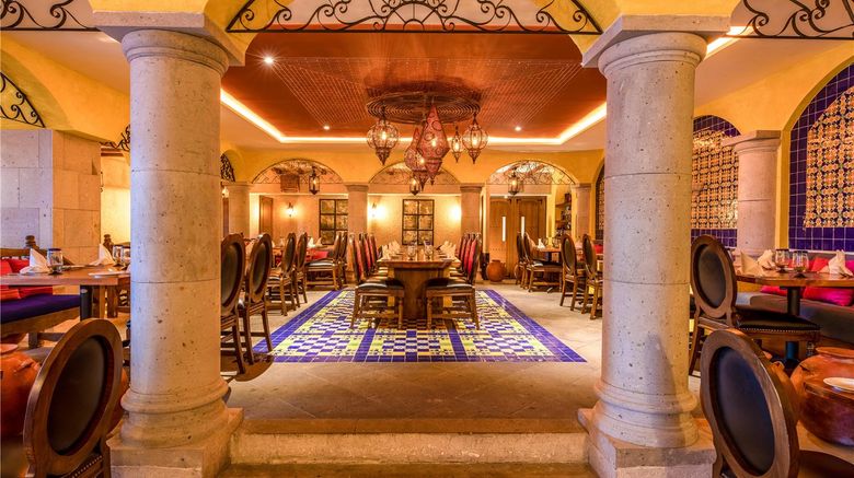 <b>Sunscape Cancun Resort & Spa Restaurant</b>. Images powered by <a href="https://iceportal.shijigroup.com/" title="IcePortal" target="_blank">IcePortal</a>.