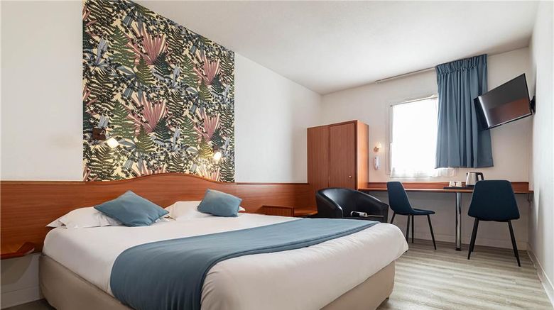 <b>Deltour Hotel Room</b>. Images powered by <a href="https://iceportal.shijigroup.com/" title="IcePortal" target="_blank">IcePortal</a>.