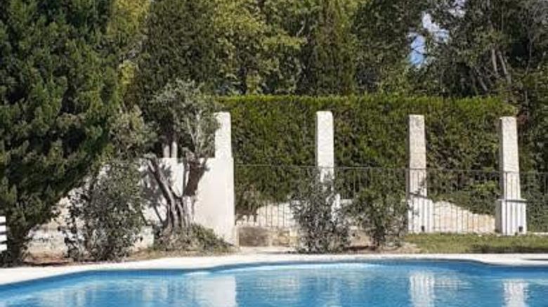 <b>Hotel Villa Glanum Pool</b>. Images powered by <a href="https://iceportal.shijigroup.com/" title="IcePortal" target="_blank">IcePortal</a>.