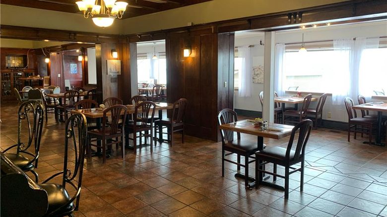 <b>Harbourview Inn, SureStay Collection Restaurant</b>. Images powered by <a href="https://iceportal.shijigroup.com/" title="IcePortal" target="_blank">IcePortal</a>.