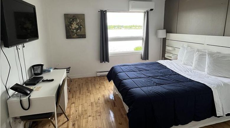 <b>Harbourview Inn, SureStay Collection Room</b>. Images powered by <a href="https://iceportal.shijigroup.com/" title="IcePortal" target="_blank">IcePortal</a>.