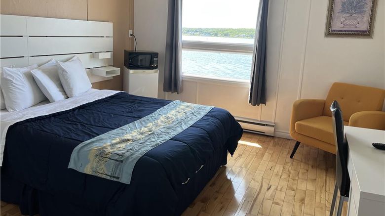 <b>Harbourview Inn, SureStay Collection Room</b>. Images powered by <a href="https://iceportal.shijigroup.com/" title="IcePortal" target="_blank">IcePortal</a>.