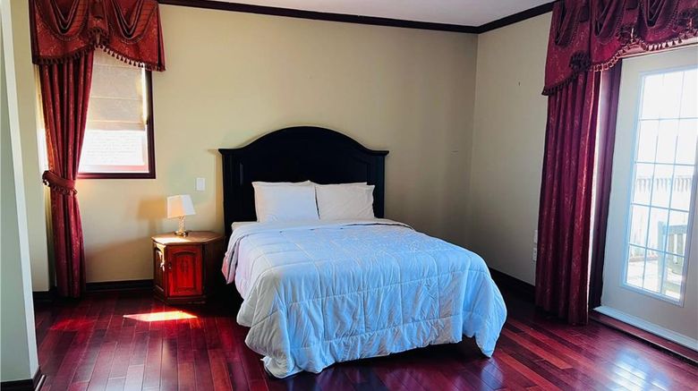 <b>Harbourview Inn, SureStay Collection Suite</b>. Images powered by <a href="https://iceportal.shijigroup.com/" title="IcePortal" target="_blank">IcePortal</a>.