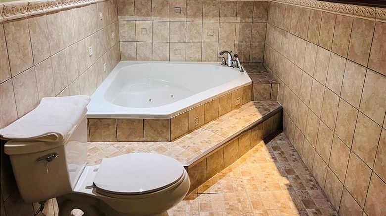 <b>Harbourview Inn, SureStay Collection Suite</b>. Images powered by <a href="https://iceportal.shijigroup.com/" title="IcePortal" target="_blank">IcePortal</a>.