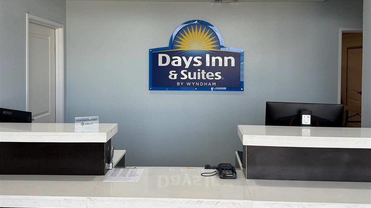 Days Inn & Suites Colorado City I-20 Lobby