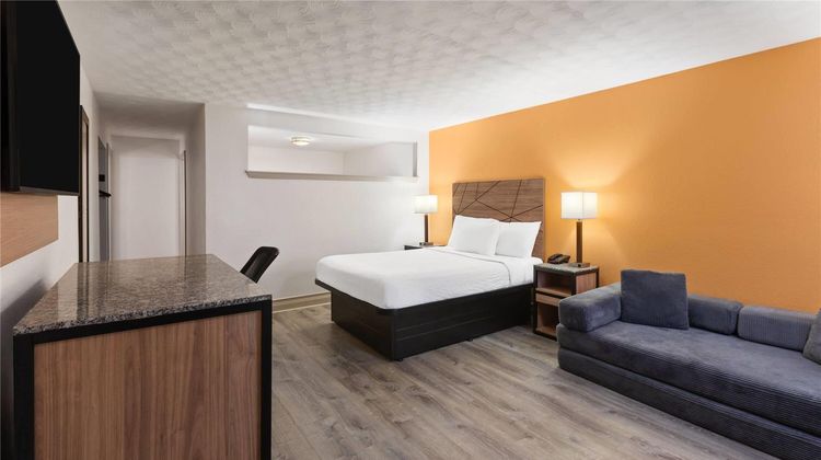 Howard Johnson Malden Boston Area Suite