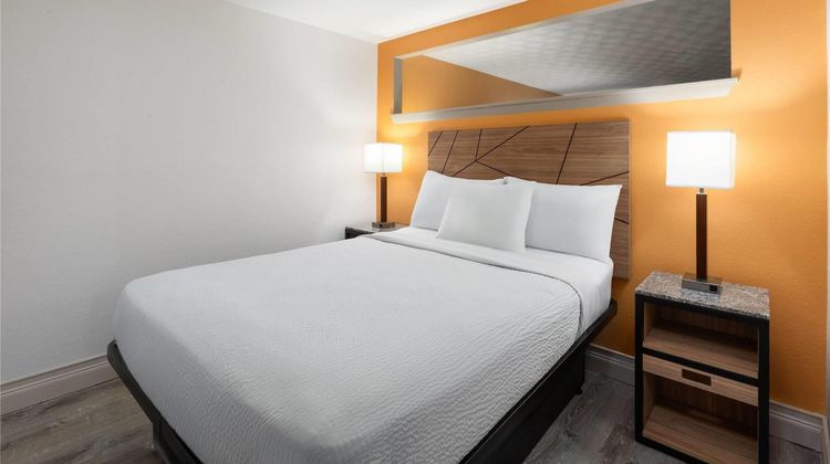 Howard Johnson Malden Boston Area Suite