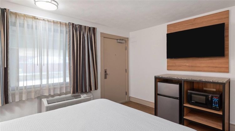 Howard Johnson Malden Boston Area Room