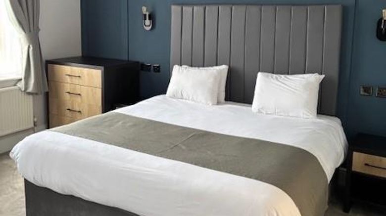 <b>The Lion Hotel Room</b>. Images powered by <a href="https://iceportal.shijigroup.com/" title="IcePortal" target="_blank">IcePortal</a>.