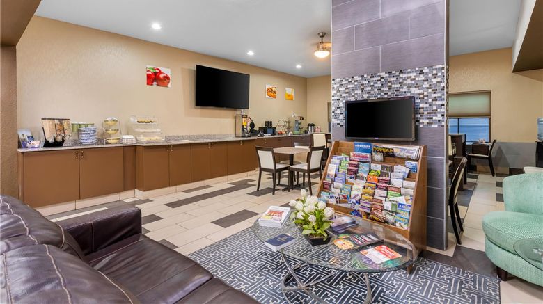 <b>Red Lion Inn & Suites Blue Springs Lobby</b>. Images powered by <a href="https://iceportal.shijigroup.com/" title="IcePortal" target="_blank">IcePortal</a>.