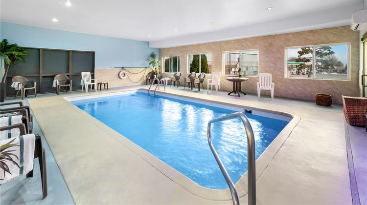 Red Lion Inn & Suites Blue Springs Pool