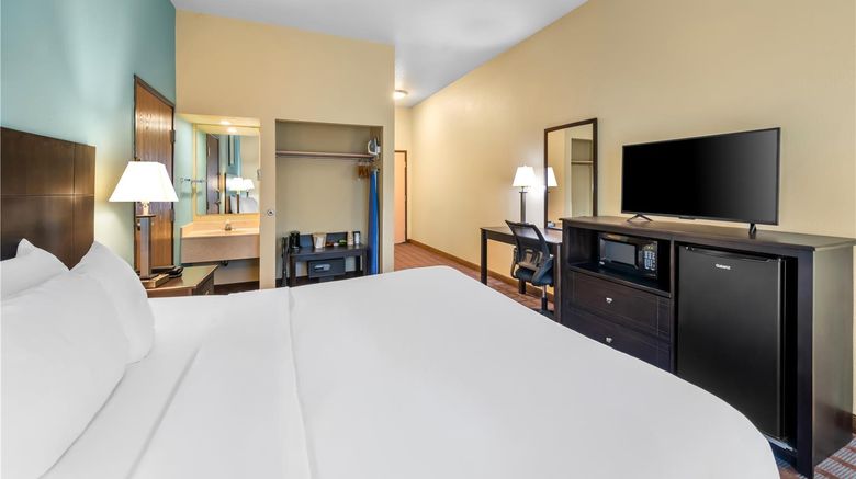 <b>Red Lion Inn & Suites Blue Springs Room</b>. Images powered by <a href="https://iceportal.shijigroup.com/" title="IcePortal" target="_blank">IcePortal</a>.