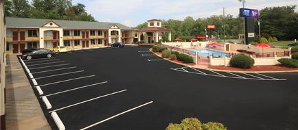Americas Best Value Inn Pilot Mountain Exterior