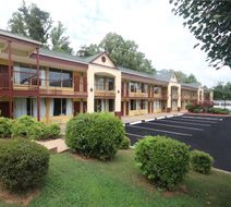 Americas Best Value Inn Pilot Mountain Exterior