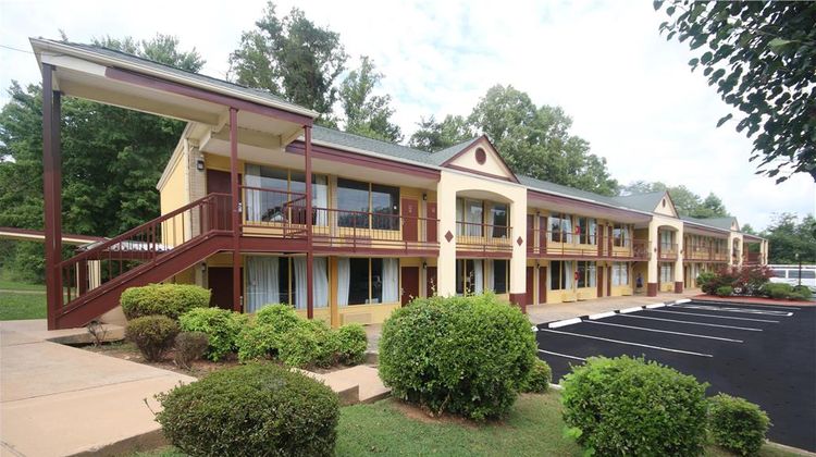 Americas Best Value Inn Pilot Mountain Exterior